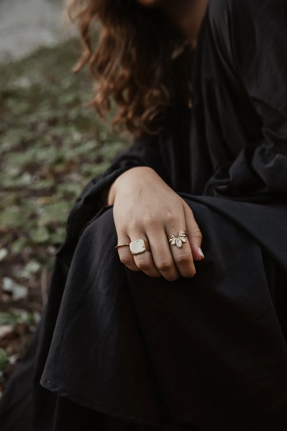 HAWKLY - SQUARE SIGNET RING - BRONZE